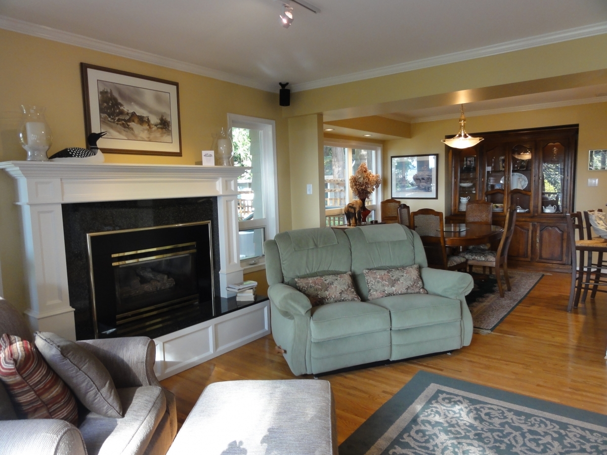 Crescent Drive living room 2.JPG at 2540 Crescent Drive, Crescent Bch Ocean Pk., South Surrey White Rock